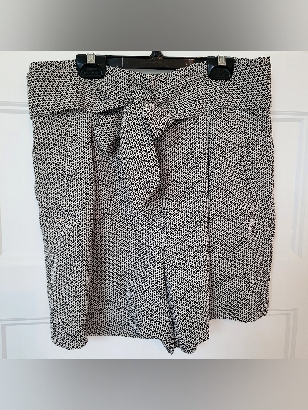 H&M Black and White Printed Tie-Waist Short Size 8